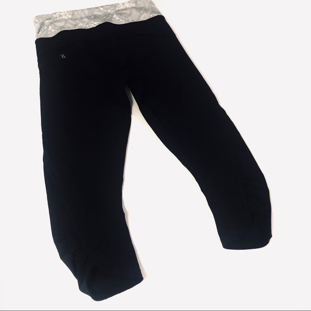 LULULEMON BLACK GRAY TOP SPEED RUCHED CROP CAPRI’S - Picture 5 of 12
